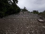 House of the Grand Lintel at Xcalumkin Ruins - xcalumkin mayan ruins,xcalumkin mayan temple,mayan temple pictures,mayan ruins photos
